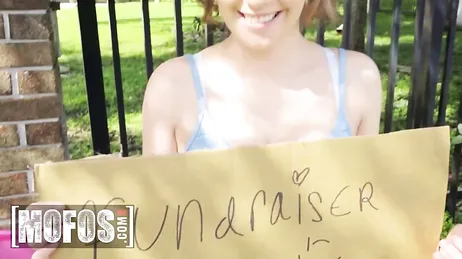 Verdomme Ava Sinclaire, je kijkt ons aan met die ogen als je ons pijpt...