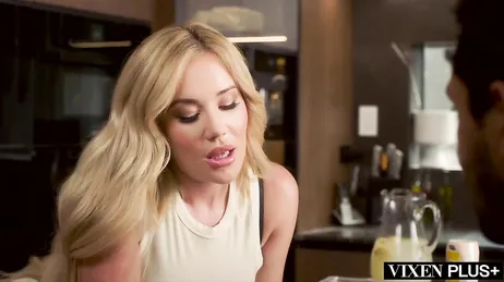 Licking the fat pussy of the horny married neighbor nonstop...!!