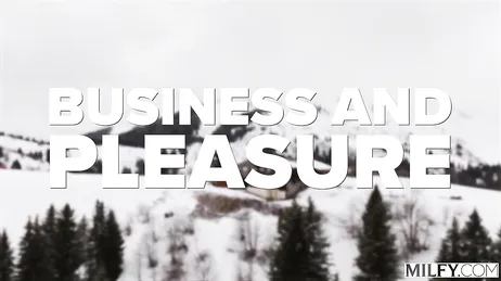 Brandi Love, une MILF, se fait plaisir avec deux grosses bites bien dures.