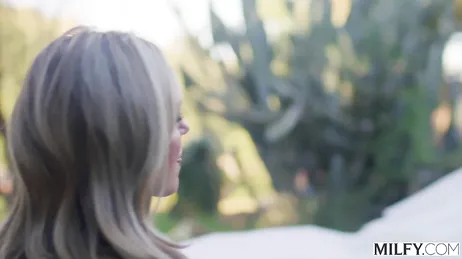 Agente de policía madura tiene sexo con un delincuente antes de detenerle