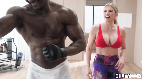 Waouh, maman a deux grosses bites noires, quel coup interracial !