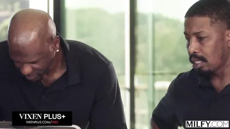 Zwei schwarze Kerle ficken die Muschi meiner lieben Frau, was für Schweine!!