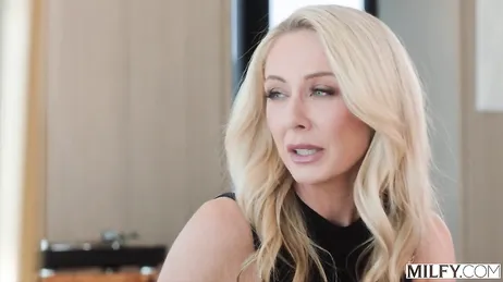 Und zu glauben, dass Mamas wunderschöner Hintern von einem schwarzen Kerl gefickt wird