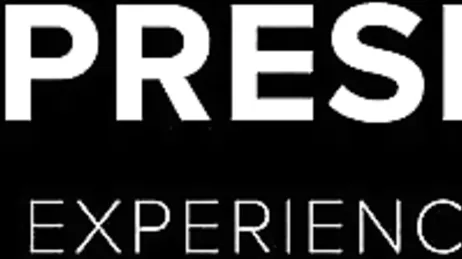 Aqueles três negros estão dando uma boa foda na mamãe.