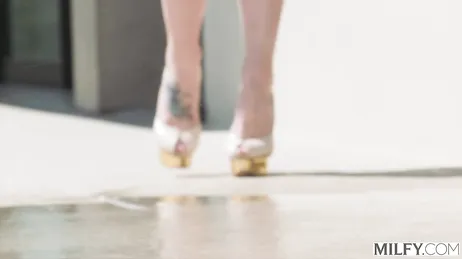 Que dura se la ha puesto mamá al encargando del hotel, se lo va a follar