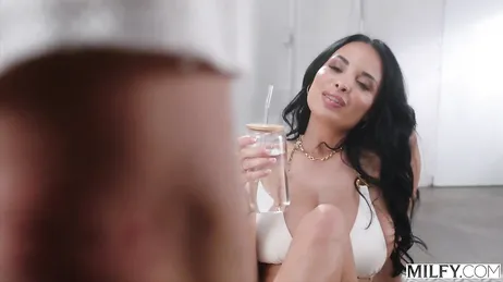 Mom goes into the sauna with a young man... does she want to have sex with him?