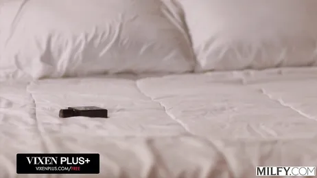 Madura contrata los servicios de dos putos para tener sexo con ellos