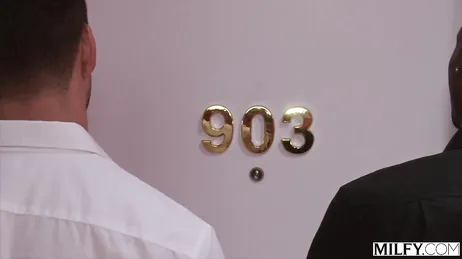 Madura contrata los servicios de dos putos para tener sexo con ellos