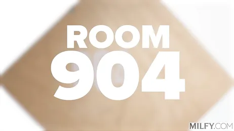 Mamá acaba a cuatro patas reventada por esa enorme polla negra