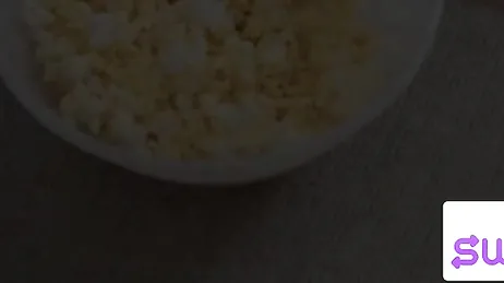 Parece uma competição entre mãe e filha para ver quem é a mais vadia.