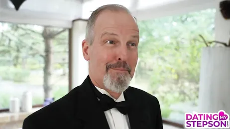 Mi hijastro me la quería meter y yo quería que me la metiera así que ..