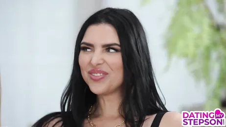 Mi hijastro me la quería meter y yo quería que me la metiera así que ..