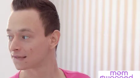 Que bien se lo pasan estas dos maduras con esos dos jovencitos ...