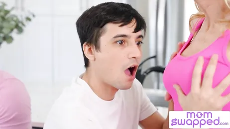 Hija, de verdad, que tímidos son tus amigos, normal que no tengan novia ..