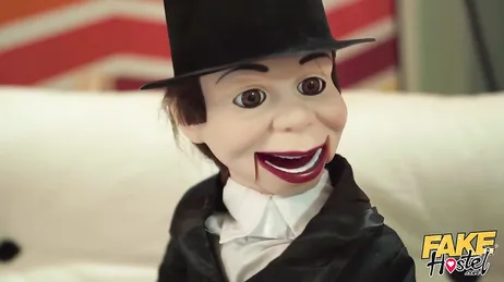 Mi novio tiene polla de sobra para mí y para mi mejor amiga