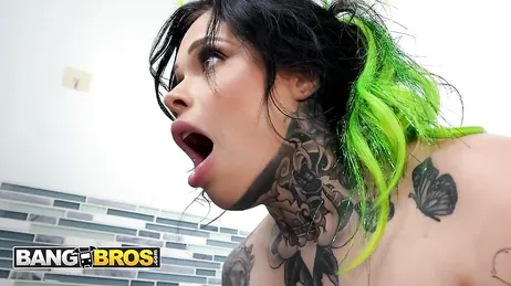 Meine Frau ist gerade nach Hause gekommen und ich störe ihre Freundin!