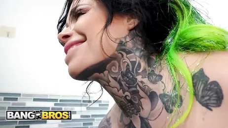 Meine Frau ist gerade nach Hause gekommen und ich störe ihre Freundin!