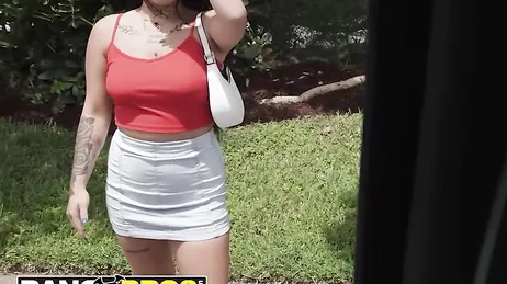 Eine weitere ahnungslose Frau steigt in den BangBros-Van, um Pornofilme zu drehen.