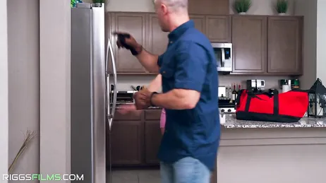 Mamá hoy tiene invitados, hoy la comida la hará ella .., que rica, no?