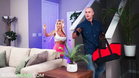 La procace Danae Mari fa sesso dal vivo nella sua chat porno XXX gratuita