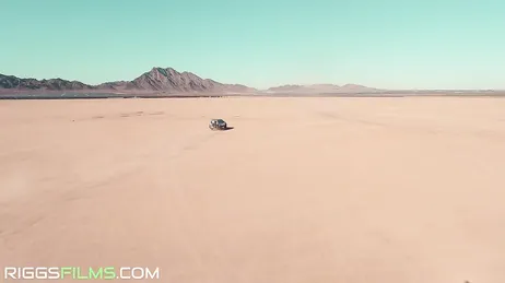 Certo che puoi fare due cose contemporaneamente: scopare, fare sesso e prendere il sole!