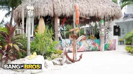 We gaan het ontzettend leuk hebben bij het zwembad met onze twee vrienden!