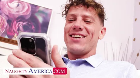 Wow, du har så stora bröst, mamma, och du har aldrig BH på dig...