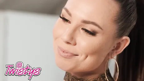 Voy a hacerme unas fotos y me acaban comiendo el coño de una manera ...