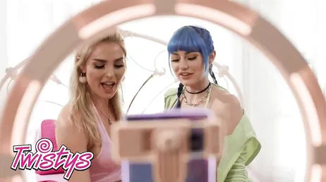 Jovencitas gratis se comen el coño en su videochat porno gratis xXx