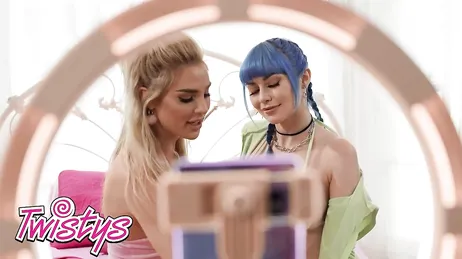 Jovencitas gratis se comen el coño en su videochat porno gratis xXx