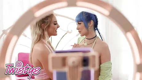 Jovencitas gratis se comen el coño en su videochat porno gratis xXx