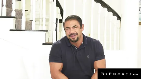 Matrimonio liberal monta una orgia bisexual con su hija y su novio ... !!