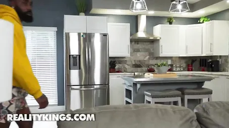 Questa donna mi metterà nei guai fino al collo, dannazione... è una vera volpe astuta!