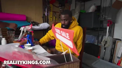 Questa donna mi metterà nei guai fino al collo, dannazione... è una vera volpe astuta!