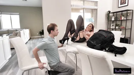 Un altro giorno mi sveglio incredibilmente arrapato, ho bisogno di essere scopato adesso!!