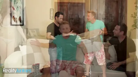 Jag har en snuskig trekant med min pojkvän och hans bästa vän.