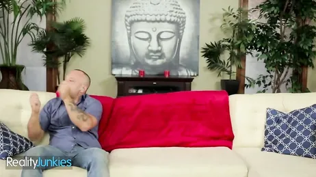 Adoro il fatto che mio marito voglia condividermi con il suo migliore amico.