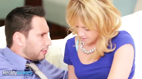 Wenn dir eine junge Frau wie Lizzie Bell ihren Hintern so anbietet...