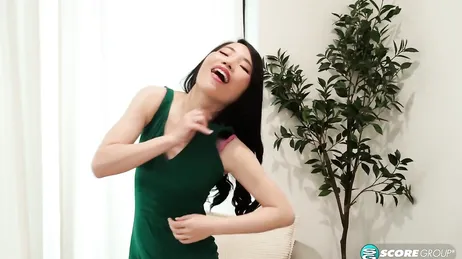 Diese chinesische MILF hat eine tolle Muschi, exzellentes selbstgemachtes Porno-Video