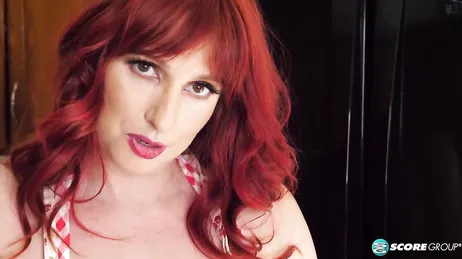 Para los años que tiene mamá sigue estando muy buena joder !!