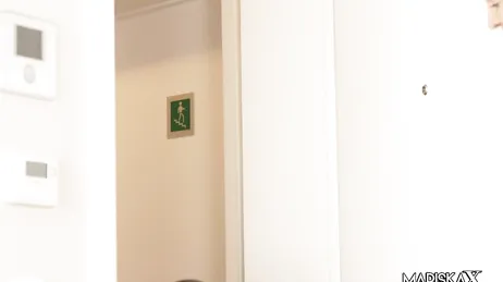 Que bien le come el coño el repartidor a esta preciosa mujer inglesa