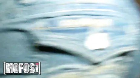 Die Party hat gerade erst begonnen und einige sind schon etwas angetrunken...