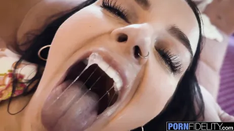 Payton Preslee es una perra de las buenas, joder con la polaca tetona !!