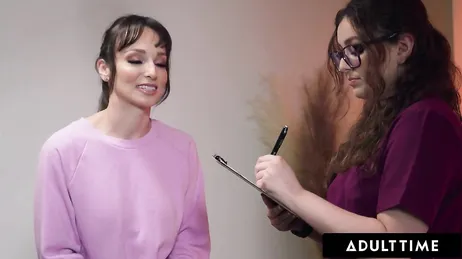 Moeder gaat voor een ontspannende vaginale massage en is uiteindelijk dolgelukkig.