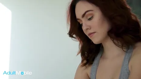 La massaggiatrice si toglie i pantaloni: che sessione di sesso orale la aspetta!