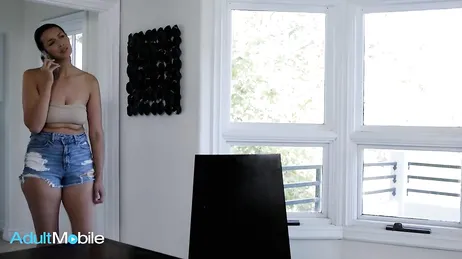 A divorced mother goes on a date with a young man and ends up having sex with him.