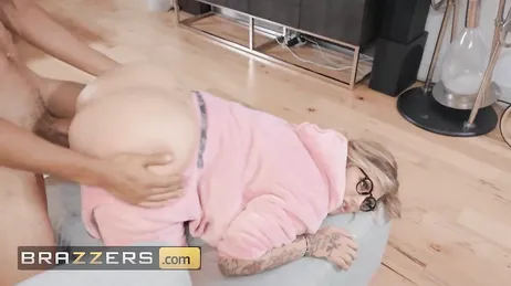 Tiene un culito mi cuñada tan rico .., joder, se lo follaría ahora mismo