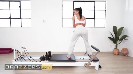 J'adore quand mon coach sportif me lèche la chatte, putain