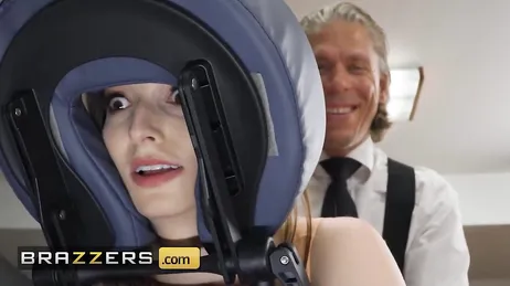 Wat doet je baas met je, Lexi Luna? We kunnen het ons wel voorstellen...