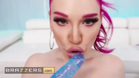 Non c'è dubbio, oggi assisteremo a una doppia penetrazione con Lily Lou.